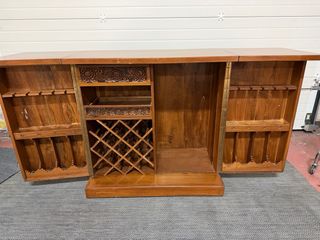 Mueble bar madera antiguo 2 puertas tallado