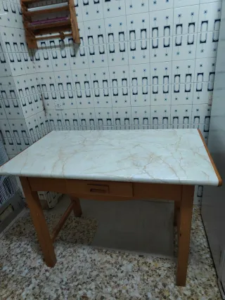 Mesa de cocina mármol y madera