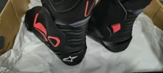 Botas de Moto Deportivas Negras y Rojas