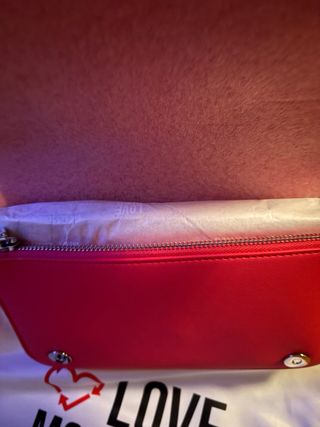 Borsa Love Moschino rossa con logo oro