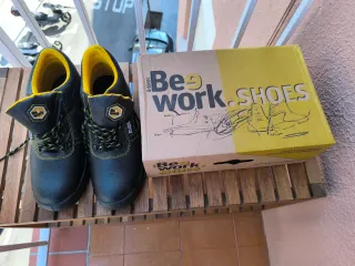 Botas de seguridad totalmente nuevas