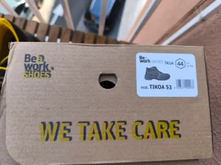 Botas de seguridad totalmente nuevas