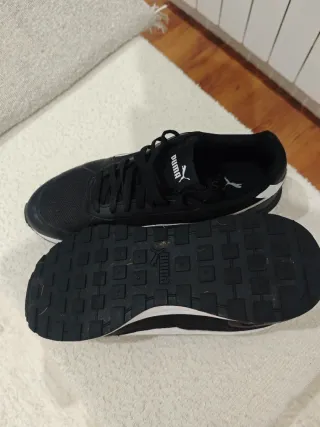 Zapatillas Puma Negras con Blanco