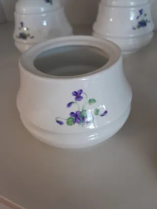 Juego tocador porcelana flores violetas