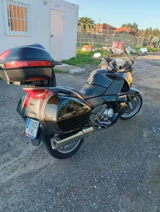 Honda NT700 Deauville Negra
