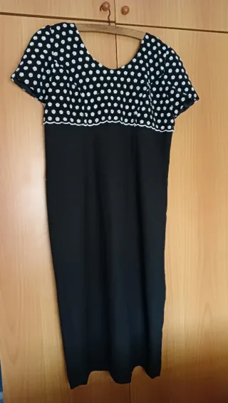 Vestido negro con lunares blancos