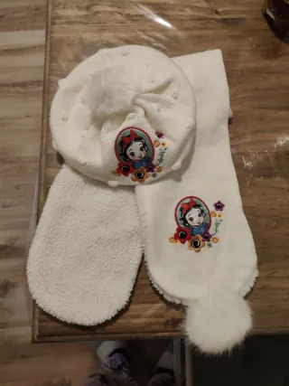 Bufanda y Boina bordadas Blancanieves Disney