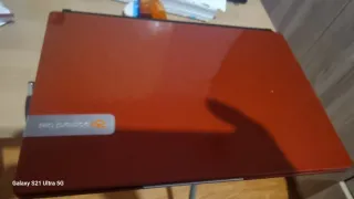 Mini ordenador portátil Packard Bell en color rojo