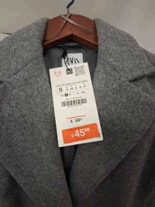 Abrigo gris elegante