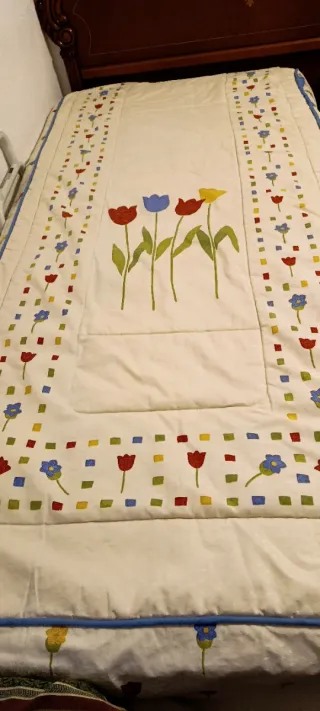 Edredón multicolor con estampado floral