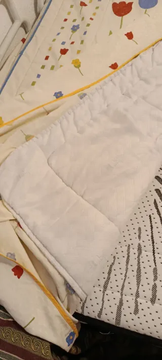 Edredón multicolor con estampado floral