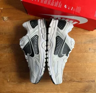 Nike vomero 5 black-platinium talla 44