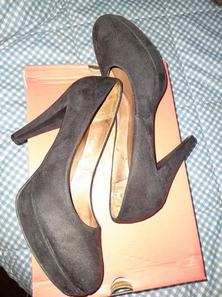 Zapatos de salón negros Alma en Pena