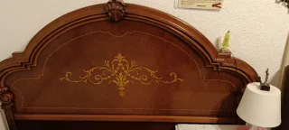 Cabezal y mesita de noche de madera