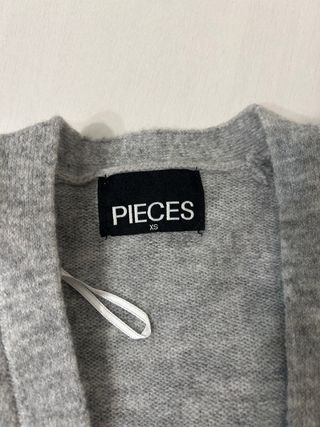 Chaqueta de punto Pieces Gris