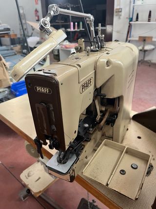 Máquina de coser industrial PFAFF doble