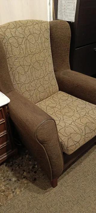 2 Sillónes de tela beige y marrón