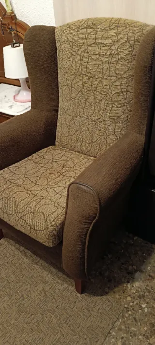 2 Sillónes de tela beige y marrón