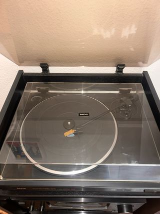 Giradischi Sanyo con radio vintage