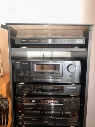 Giradischi Sanyo con radio vintage