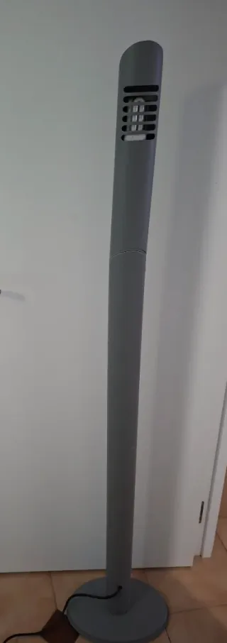 Lámpara de pie gris