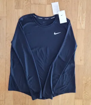 Camiseta Nike negra nueva