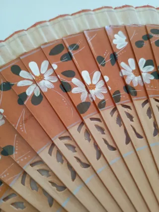 Abanico decorado con flores