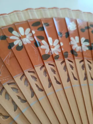Abanico decorado con flores