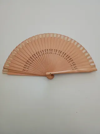 Abanico decorado con flores