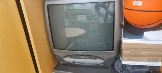 Televisor Samsung con VHS