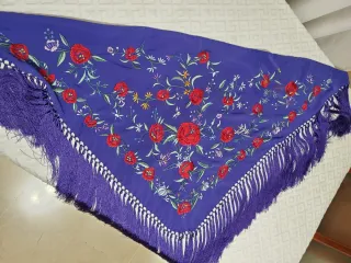 Mantoncillo Flamenco Bordado Rojo y Morado