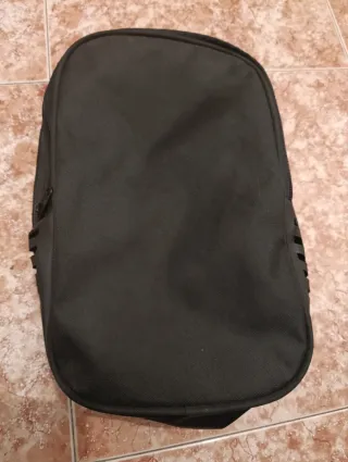 Botas de fútbol multitacos negras y bolso