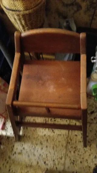 Trona de madera para bebé