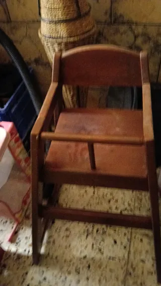 Trona de madera para bebé