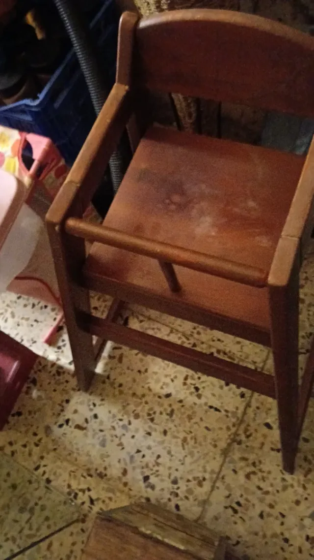 Trona de madera para bebé