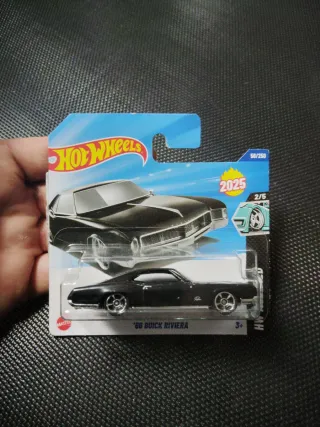 Hot Wheels '66 Buick Riviera