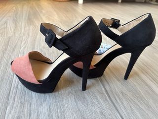 Zapatos tacon coral y negro