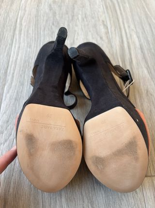 Zapatos tacon coral y negro