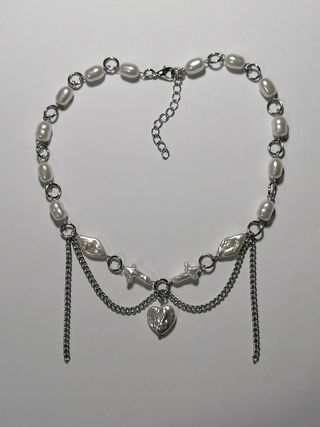 collana con perle di fiume in acrilico