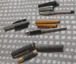 Lote 4 plumas y bolígrafo antiguo