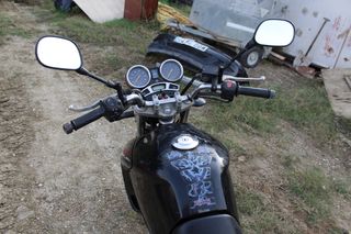 Yamaha Naked Negra y Plateada