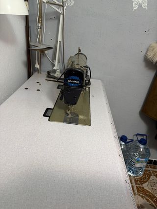 Máquina de coser industrial Daewoo DLS-600