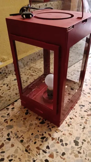 Farol eléctrico rojo grande