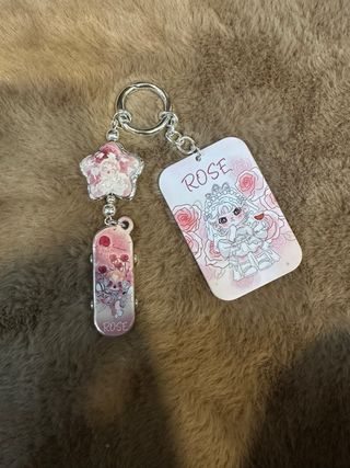 Llaveros SKULLPANDA y DORA POP MART