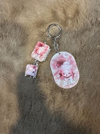 Llaveros SKULLPANDA y DORA POP MART