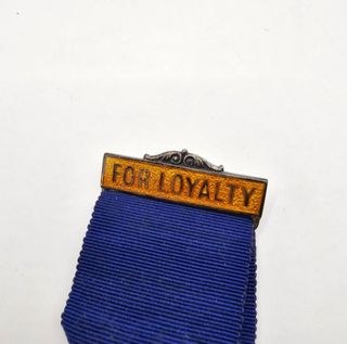 Medalla For Loyalty Harris Calne