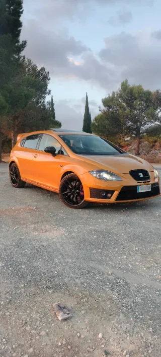 CUPRA R