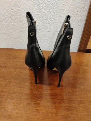 Botines de tacón negros