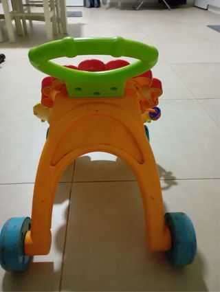 Andador infantil corre pasillos león Fisher Price