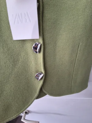 Top Zara verde botones joya talla XS